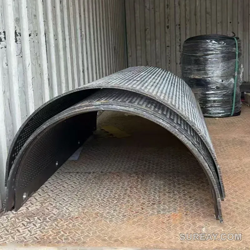 Half-round perforated shredder screen basket for a single-shaft plastic shredder